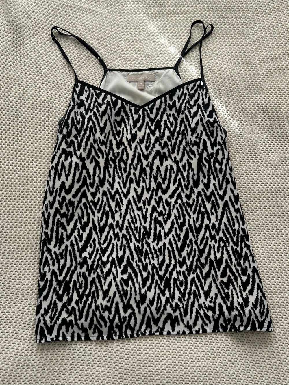 Banana Republic Black & White Pattern Camisole Tank Top Flowy